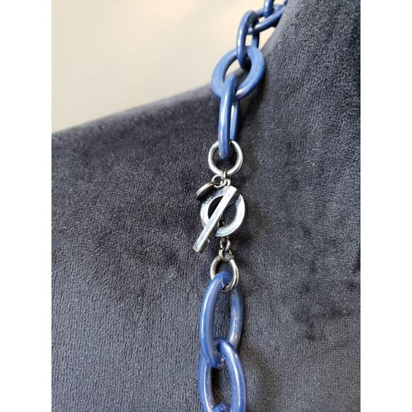 Women's Chunky Blue Link Necklace Statement Resin Toggle Clasp - Picture 6 of 6